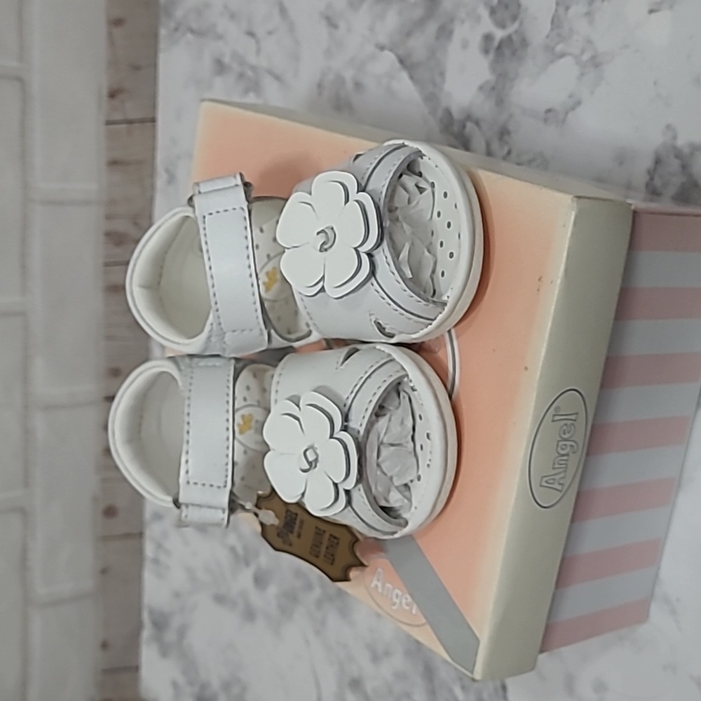NWT & Box Angel Brand girl's white leather sandals